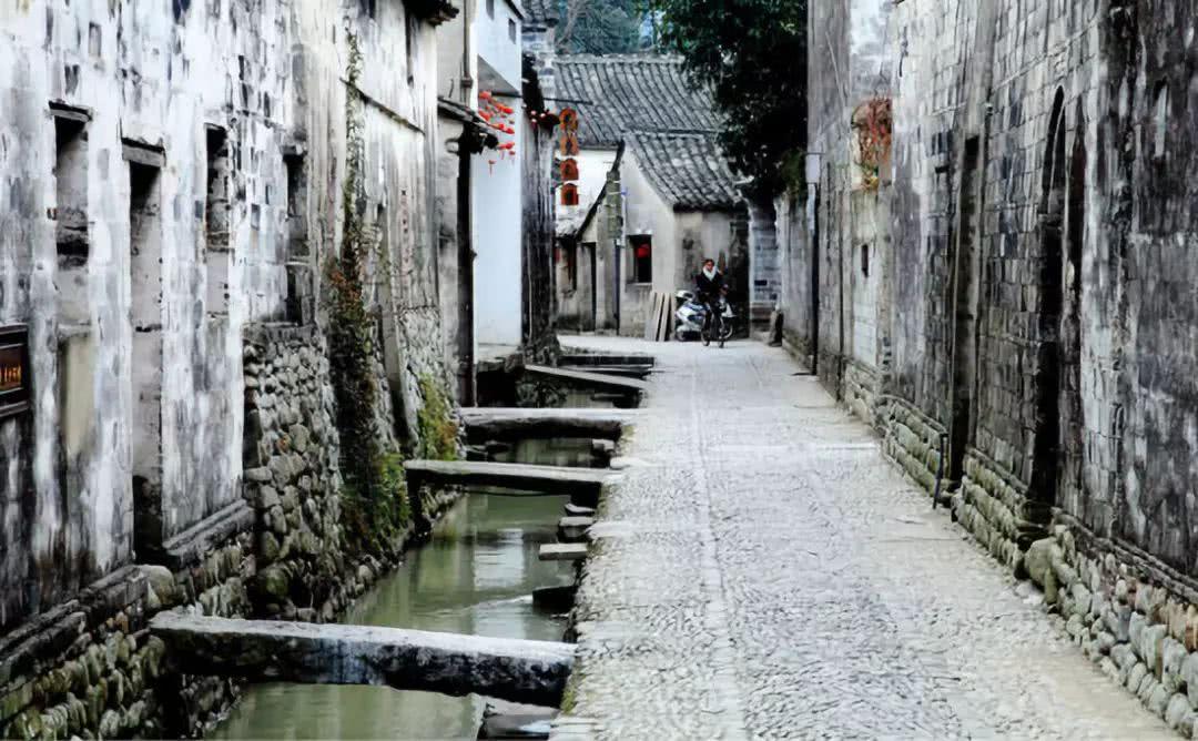 马上又该穿黑丝了,不想穿黑丝,也不想穿长裤怎么破-最全面的红迪网平台